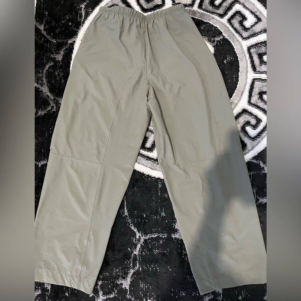 LightWeight Mid-Rise Barrel Leg Cropped Pant